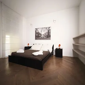 Turati 3 Apartment